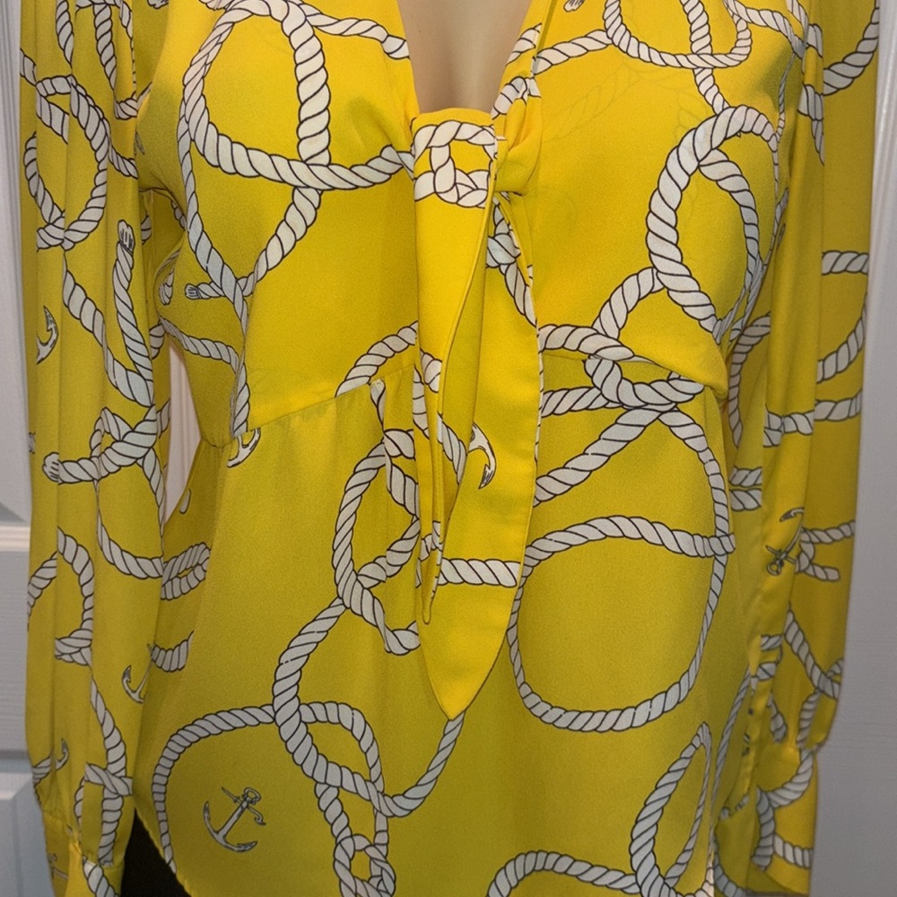 CAbi #5707 Mia Reef Knot Sunny Ropes Yellow
Slim Long Sleeve Blouse - Picture 5 of 6